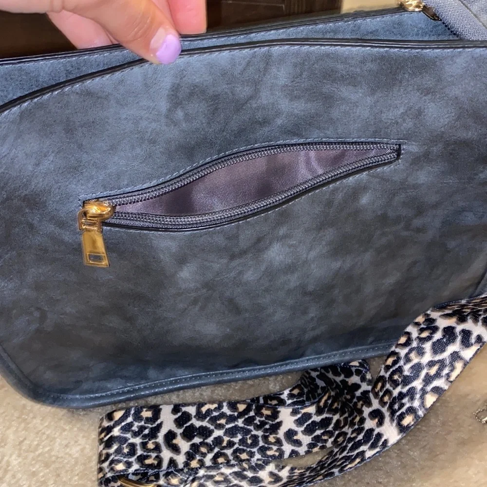 Gray shoulder bag with leopard strap - Picture 5 of 5